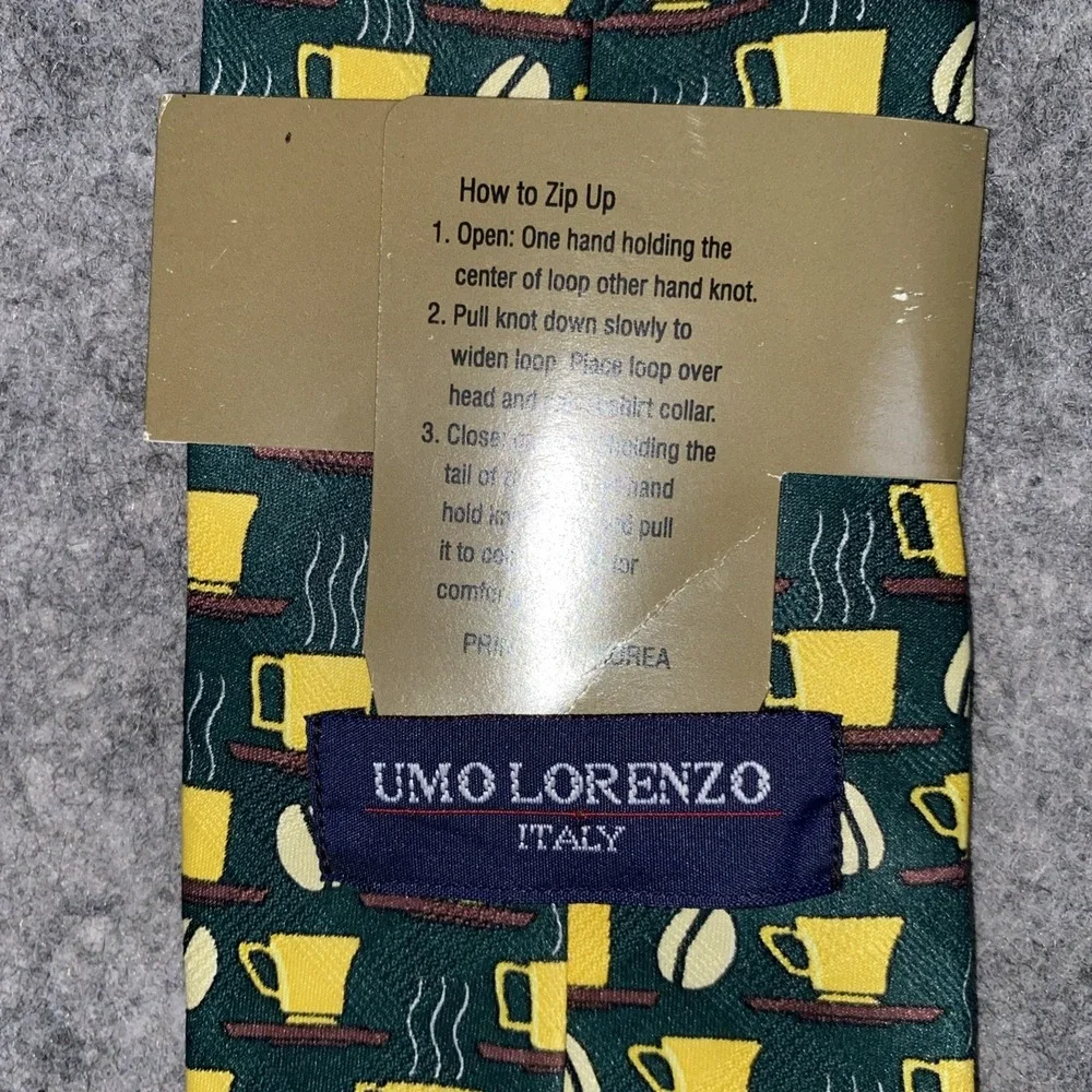 NWT Zip Up Umo Lorenzo Italy Hand Made Pre-Tied Men's‎ 100% Poly Tie Coffee Mug